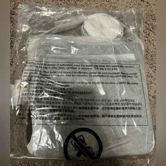 NWT Jet Set Travel Large Logo Messenger Bag - Picture 8 of 9